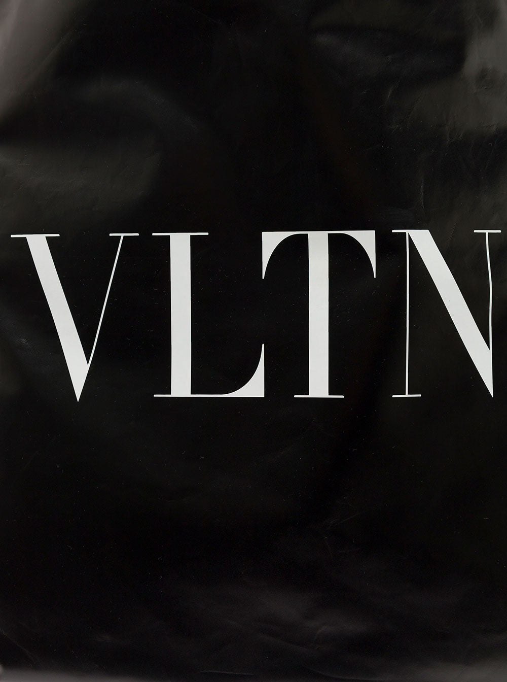 Valentino Garavani Men Black Backpack With Drawstring And Contrasting Vltn Print In Patent Leather Man