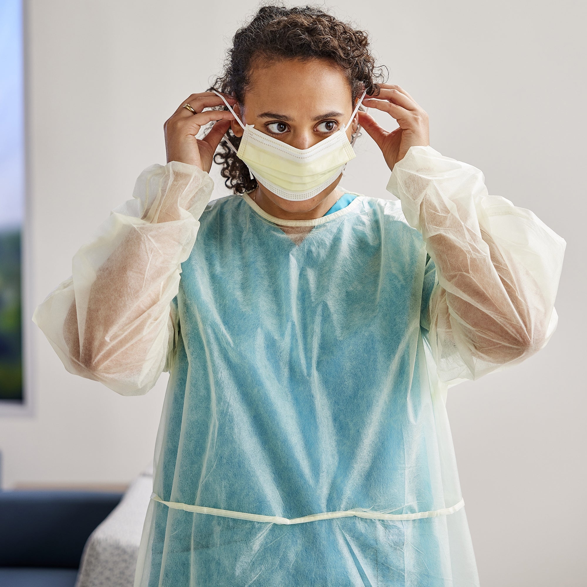 Cardinal Health™ Isolation Gown 1100PG
