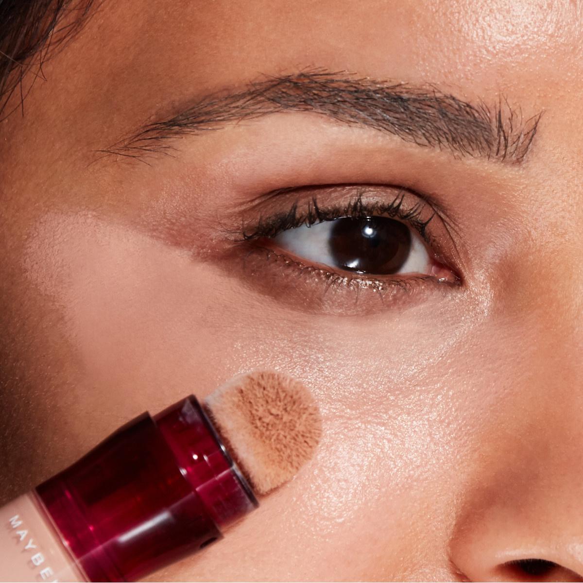 Maybelline Instant Age Rewind Concealer - 121 Light Honey - Dark Circle Eraser, High Coverage, Brightening, Anti-Aging