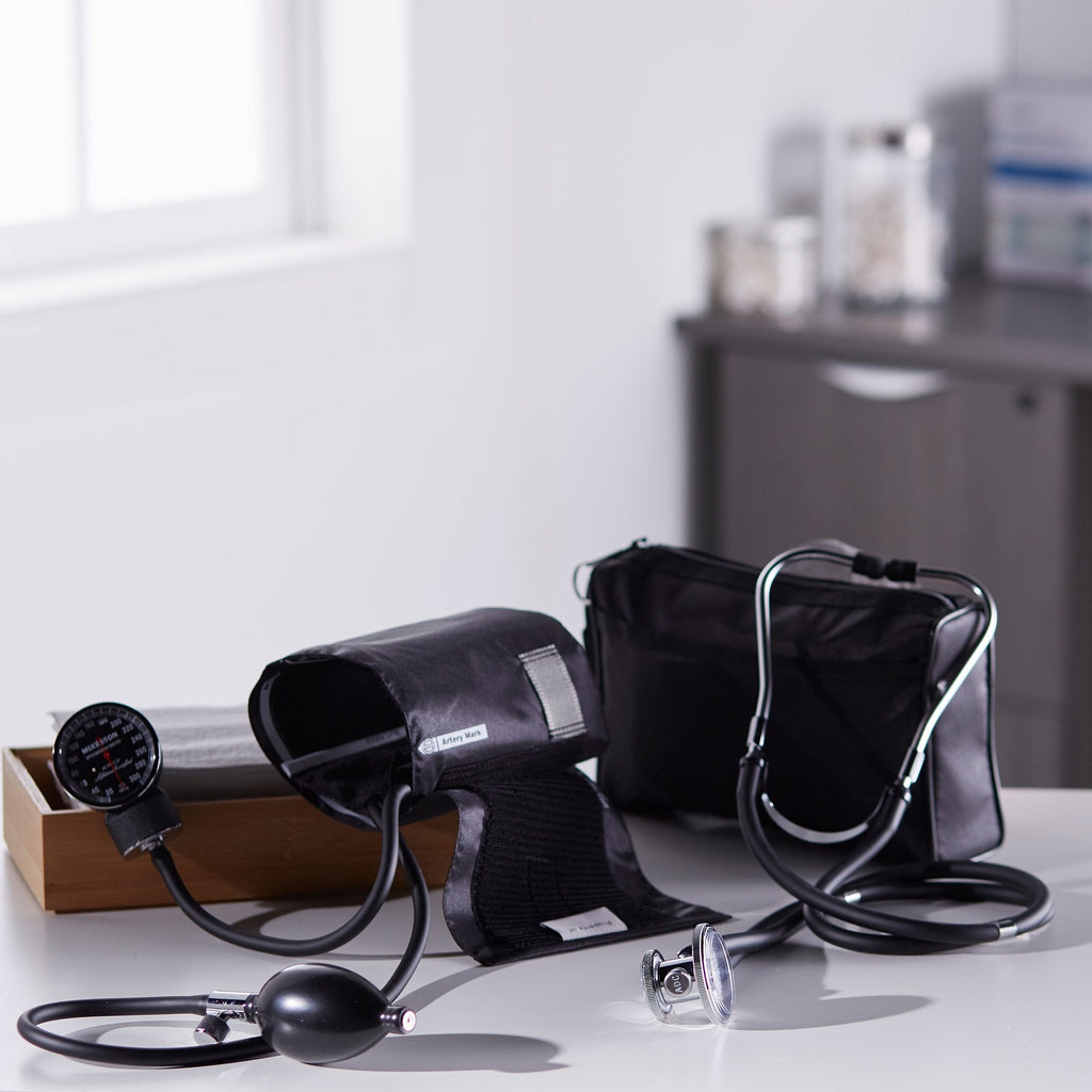 McKesson Lumeon™ Aneroid Sphygmomanometer/Sprague Kit 01-768-641-11ABKGM