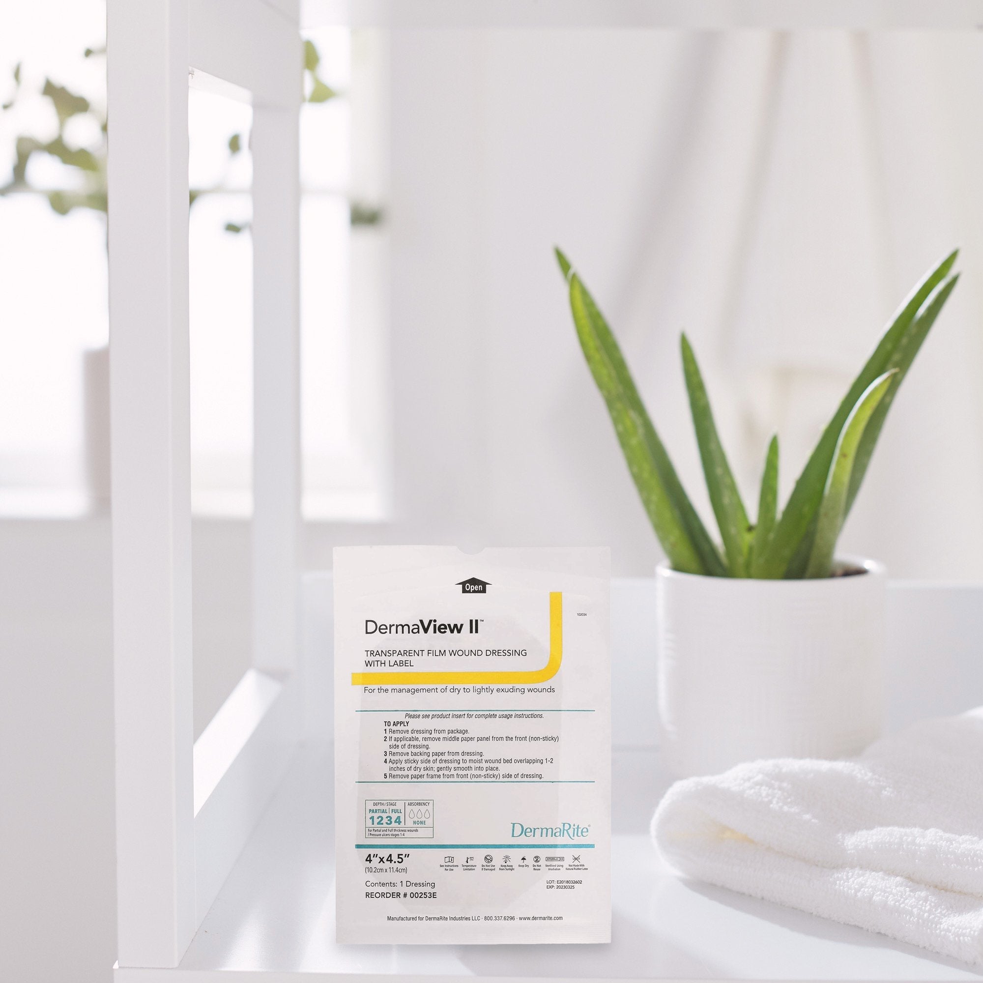 DermaView II™ Transparent Film Dressing with Border, 4 x 4½ Inch 00253E