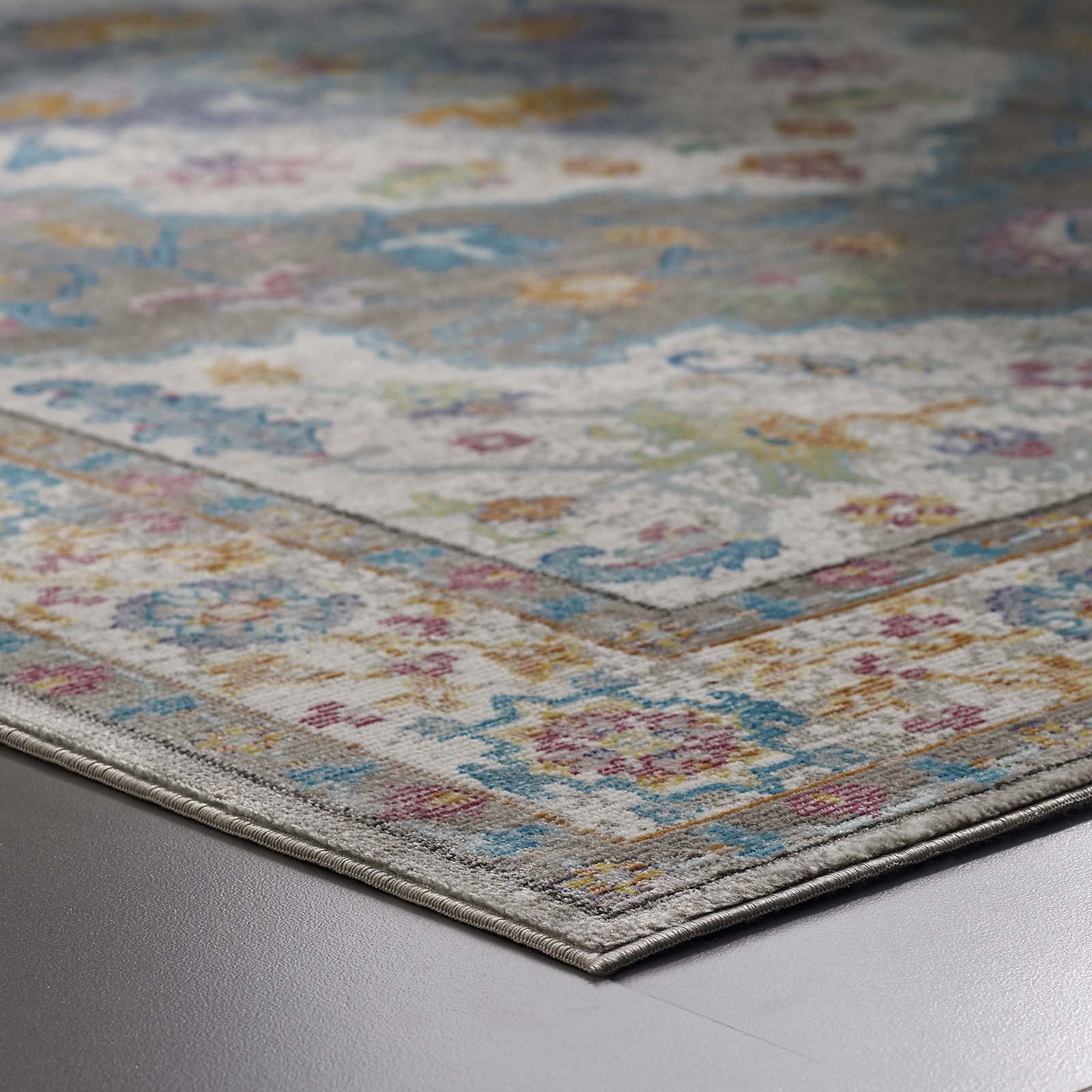 Success Anisah Distressed Floral Vintage Medallion 4x6 Area Rug by Modway