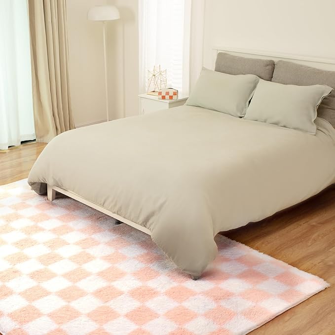 Super Soft Rug for Bedroom, 4x5.8 Ft Pink and White Area Rug Classic Checkered Shaggy Anti-Skid High Pile Soft Fluffy Rug Fuzzy Carpet for Living Room Bedroom Kids Room Nursery, Dorm Home Decor