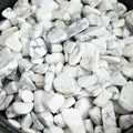 1lb Howlite Aquarium Gravel Rocks Natural Tumbled Healing Crystal Chips Bulk Gemstones Crushed Stones for Fountain Vase Filler Planters Decorative Fish Tank Potted Reiki Energy Balancing