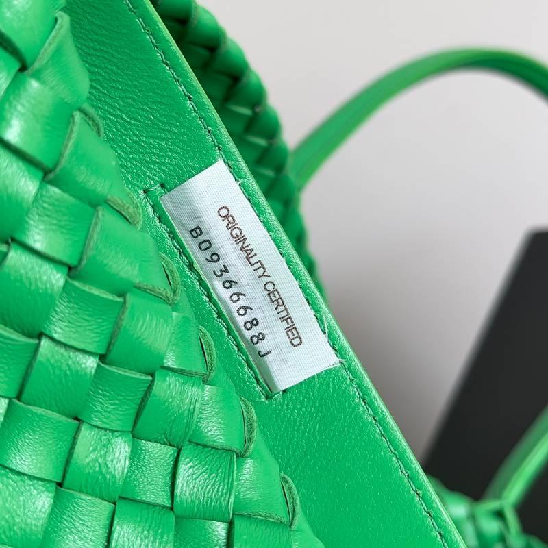 Bottega Veneta Medium Intreccio Leather Bag Tote