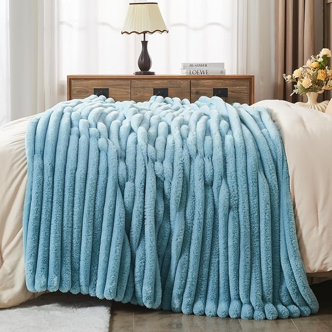 NEWCOSPLAY Faux Fur Twin Blanket Blue 3D Ribbed Plush Thick Warm Blanket for Couch Sofa Bed 850GSM (Blue Ribbed, Twin(60"x80"))