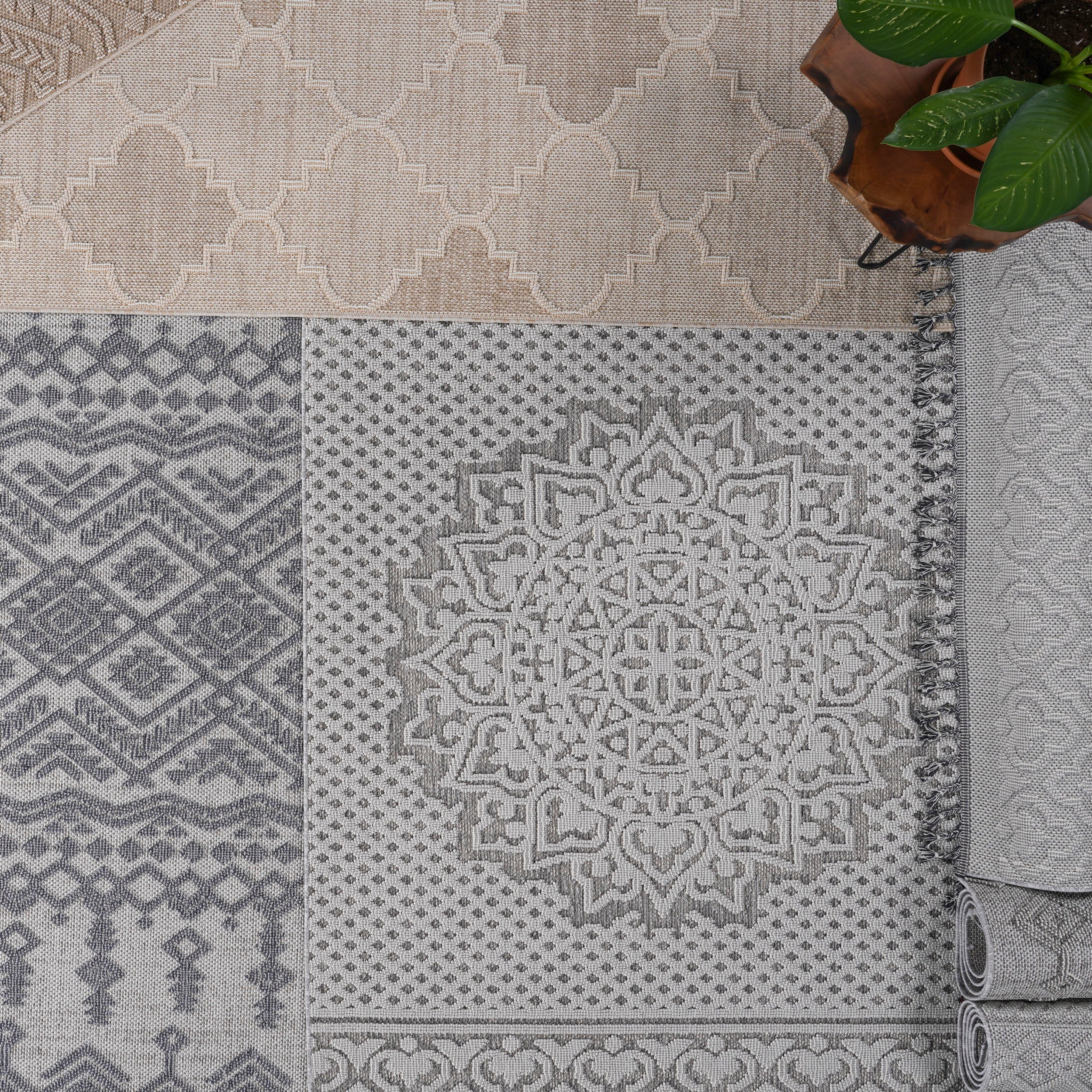 NAAR Guros Collection 4X6 Beige / Medallion Indoor / Outdoor Area Rug