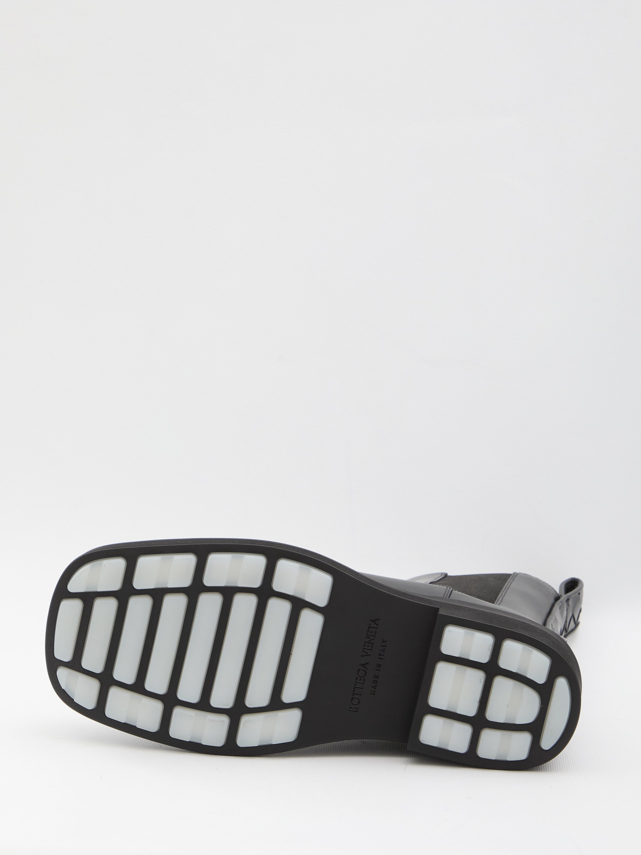 BOTTEGA VENETA Elegant Chelsea Boots for Women