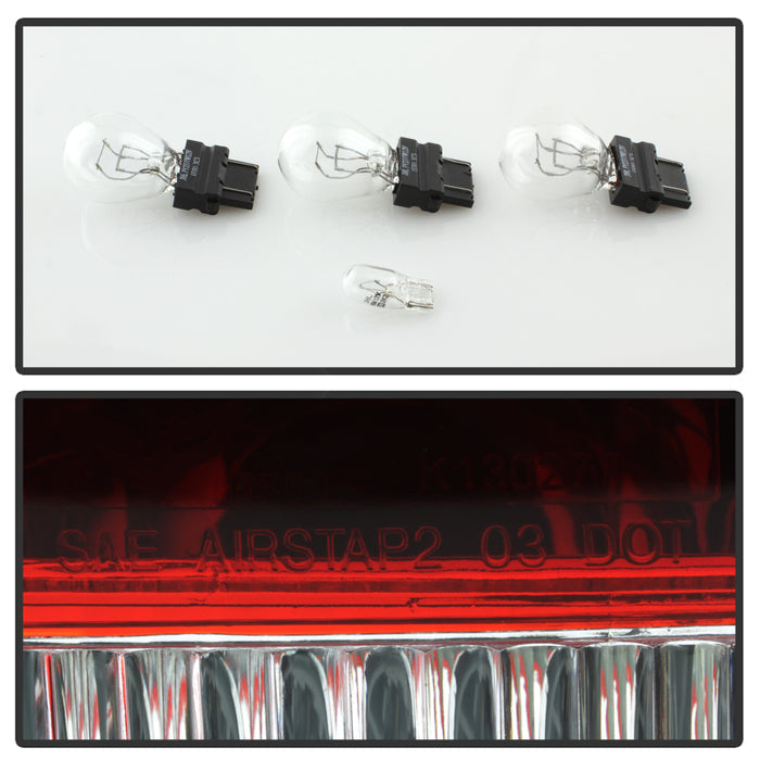 SPYDER xTune 03-06 Chevrolet Silverado 1500 (w/o Stepside) Tail Light - OEM Right (ALT-JH-CS03-OE-R) 9037962