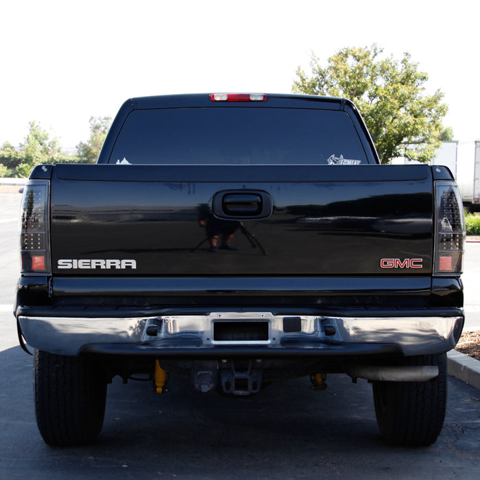 SPYDER xTune 03-06 Chevrolet Silverado 1500 LED Tail Lights - Black (ALT-JH-CSIL03-LED-BK) 9037634