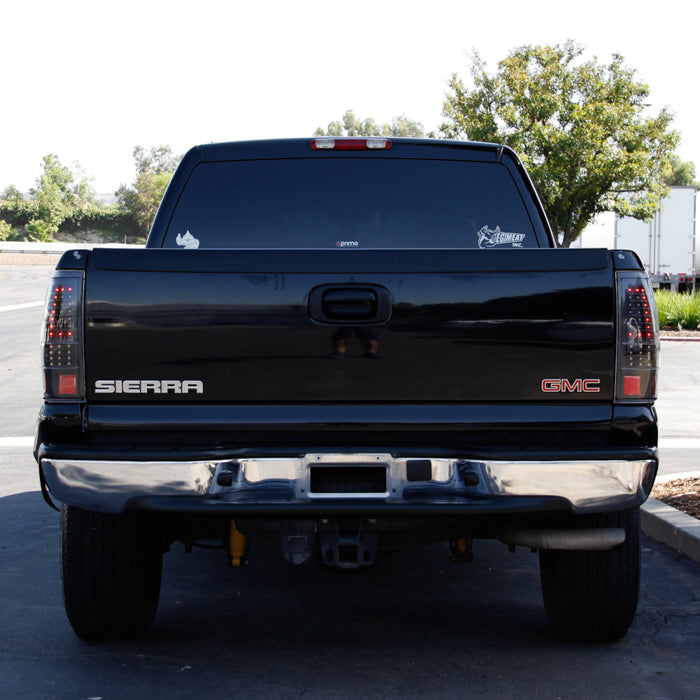 SPYDER xTune 03-06 Chevrolet Silverado 1500 LED Tail Lights - Black (ALT-JH-CSIL03-LED-BK) 9037634