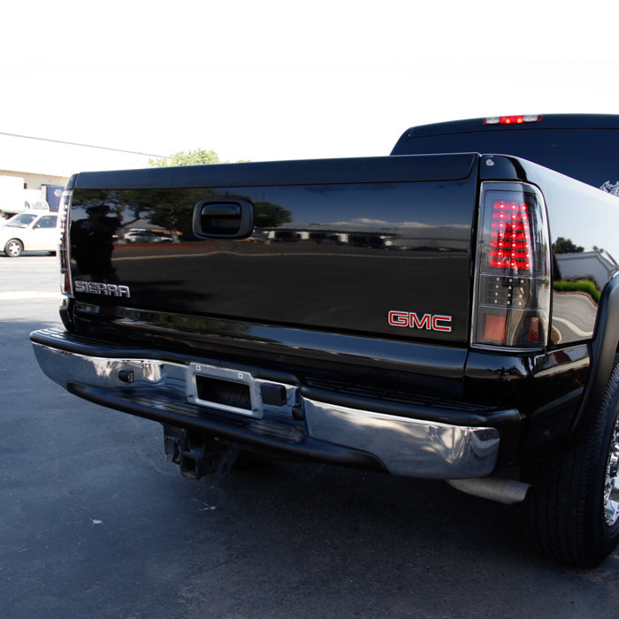 SPYDER xTune 03-06 Chevrolet Silverado 1500 LED Tail Lights - Black (ALT-JH-CSIL03-LED-BK) 9037634