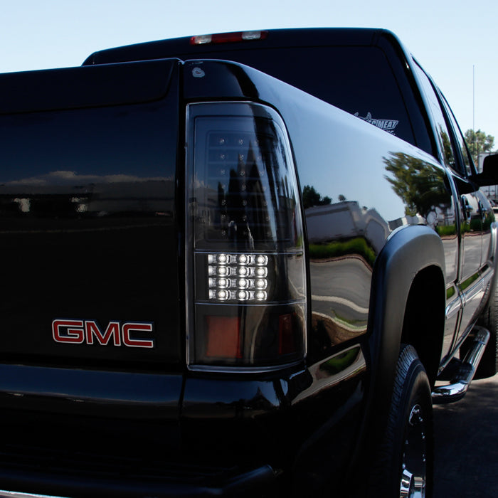 SPYDER xTune 03-06 Chevrolet Silverado 1500 LED Tail Lights - Black (ALT-JH-CSIL03-LED-BK) 9037634