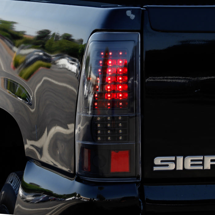 SPYDER xTune 03-06 Chevrolet Silverado 1500 LED Tail Lights - Black (ALT-JH-CSIL03-LED-BK) 9037634