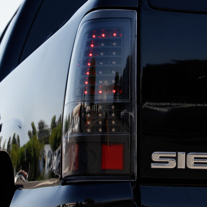 SPYDER xTune 03-06 Chevrolet Silverado 1500 LED Tail Lights - Black (ALT-JH-CSIL03-LED-BK) 9037634