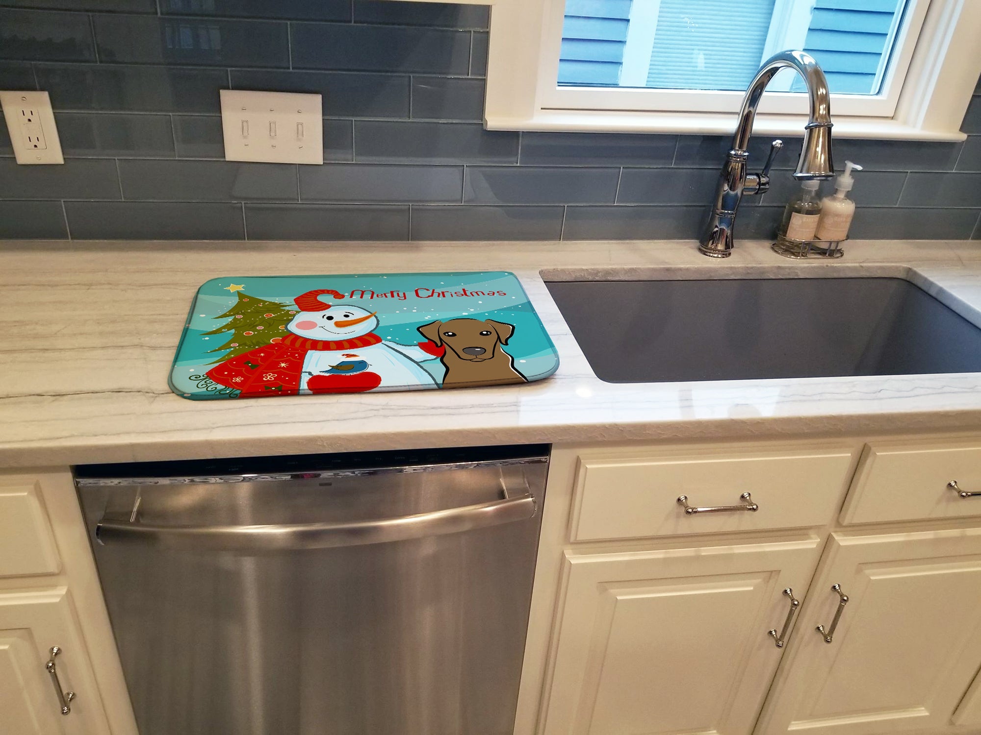 Snowman with Chocolate Labrador Dish Drying Mat Absorbent Dish Drying Mat Pad for Kitchen Counter Dish Drainer Mat for Countertop, 14 x 21", Multicolor