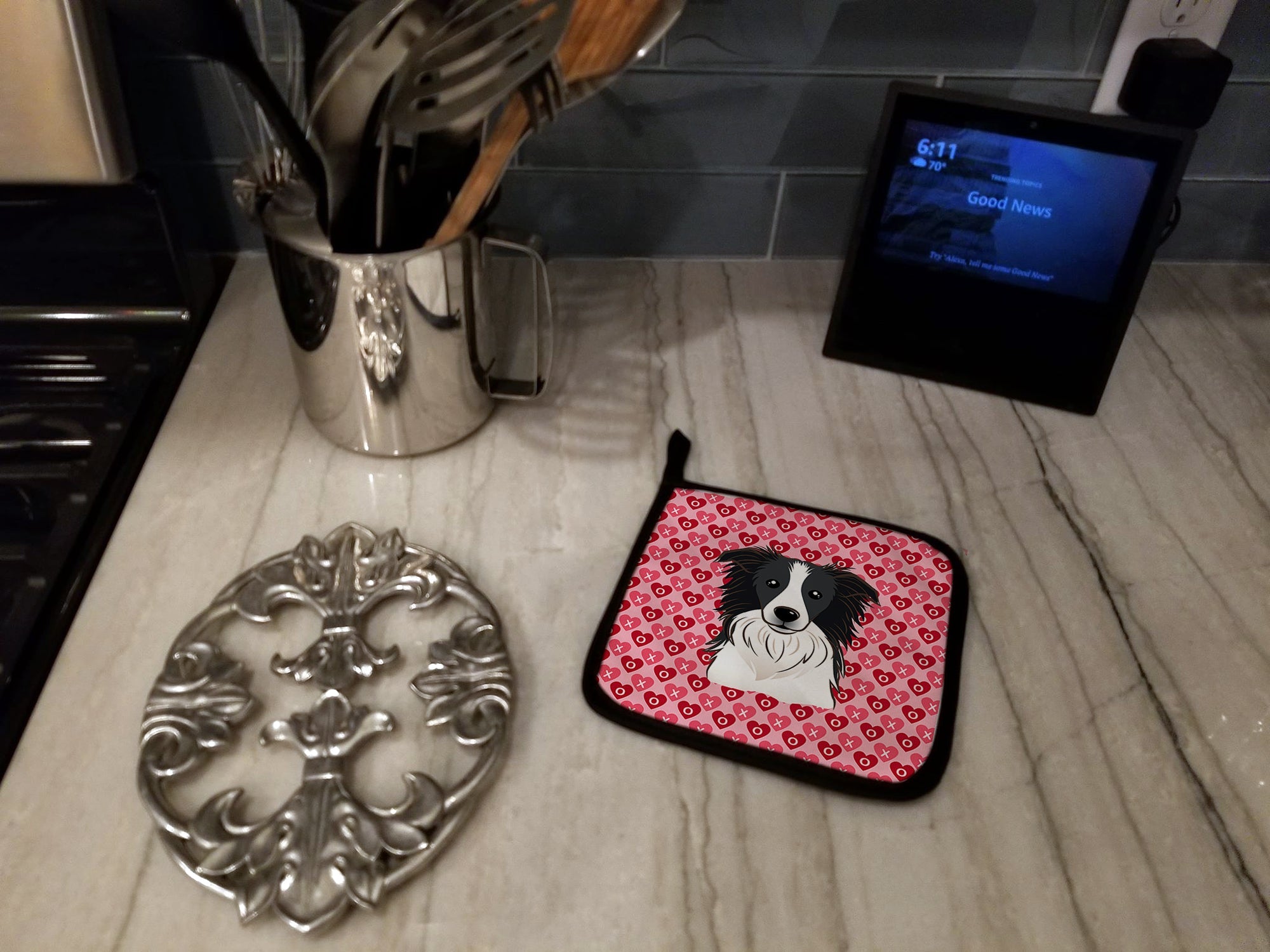 Border Collie Hearts Pot Holders - Set of 2 - Heat-Resistant Kitchen Essentials BB5311PTHD