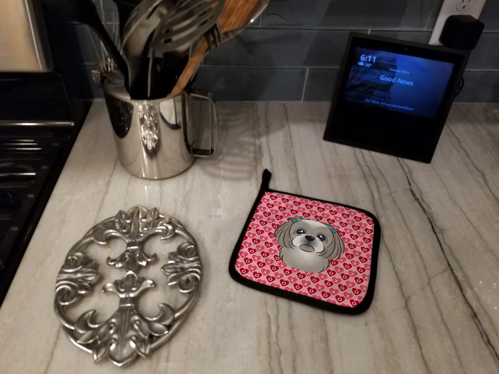 Gray Silver Shih Tzu Hearts Pot Holders - Set of 2 - Heat-Resistant Kitchen Essentials BB5320PTHD