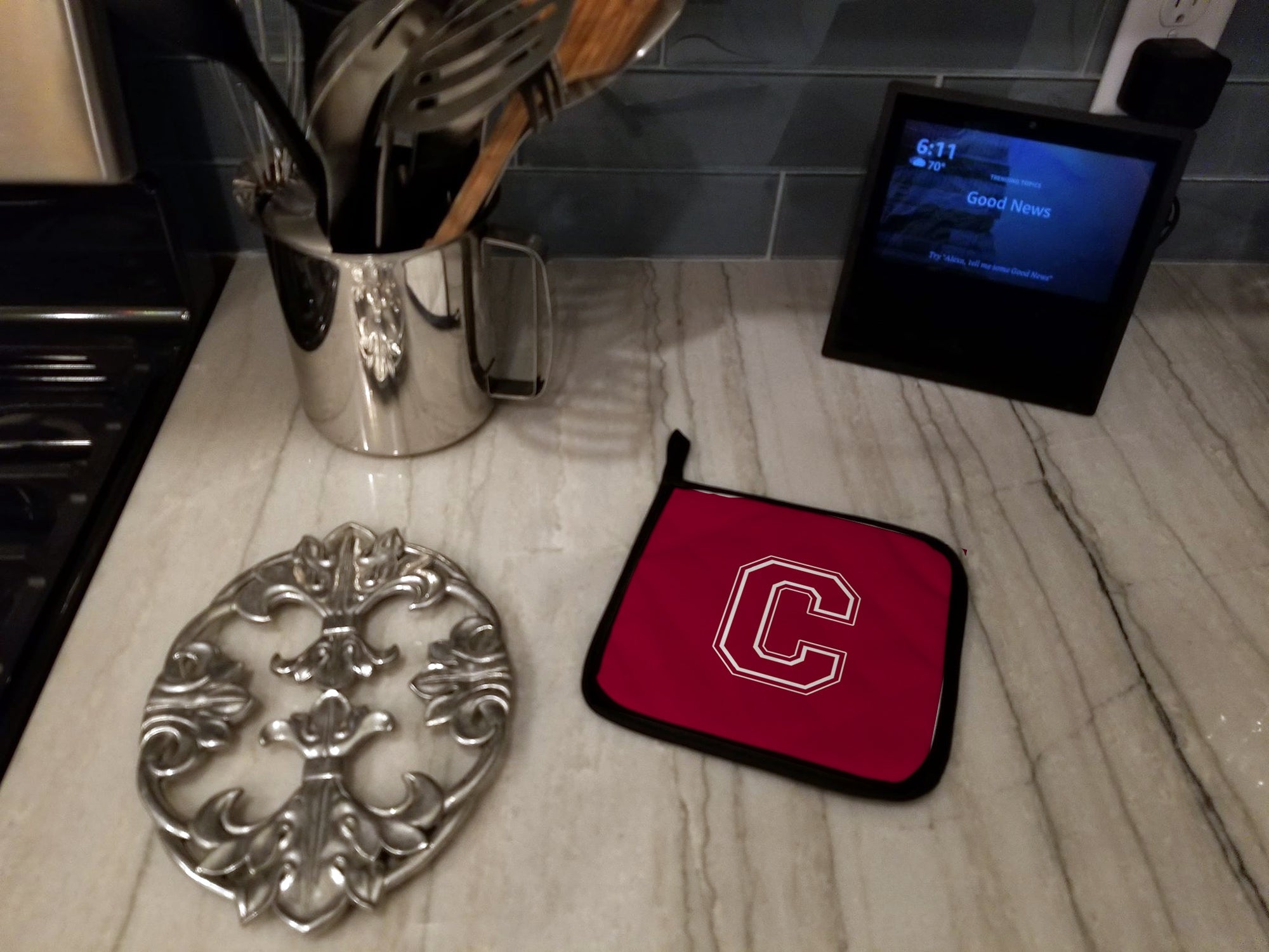 Letter C Initial Monogram - Maroon and White Pot Holder Set of 2 Heat Resistant Quilted Hot Pads 7.5 x 7.5 Inch, Insulated Kitchen Trivets for Cooking & Baking
