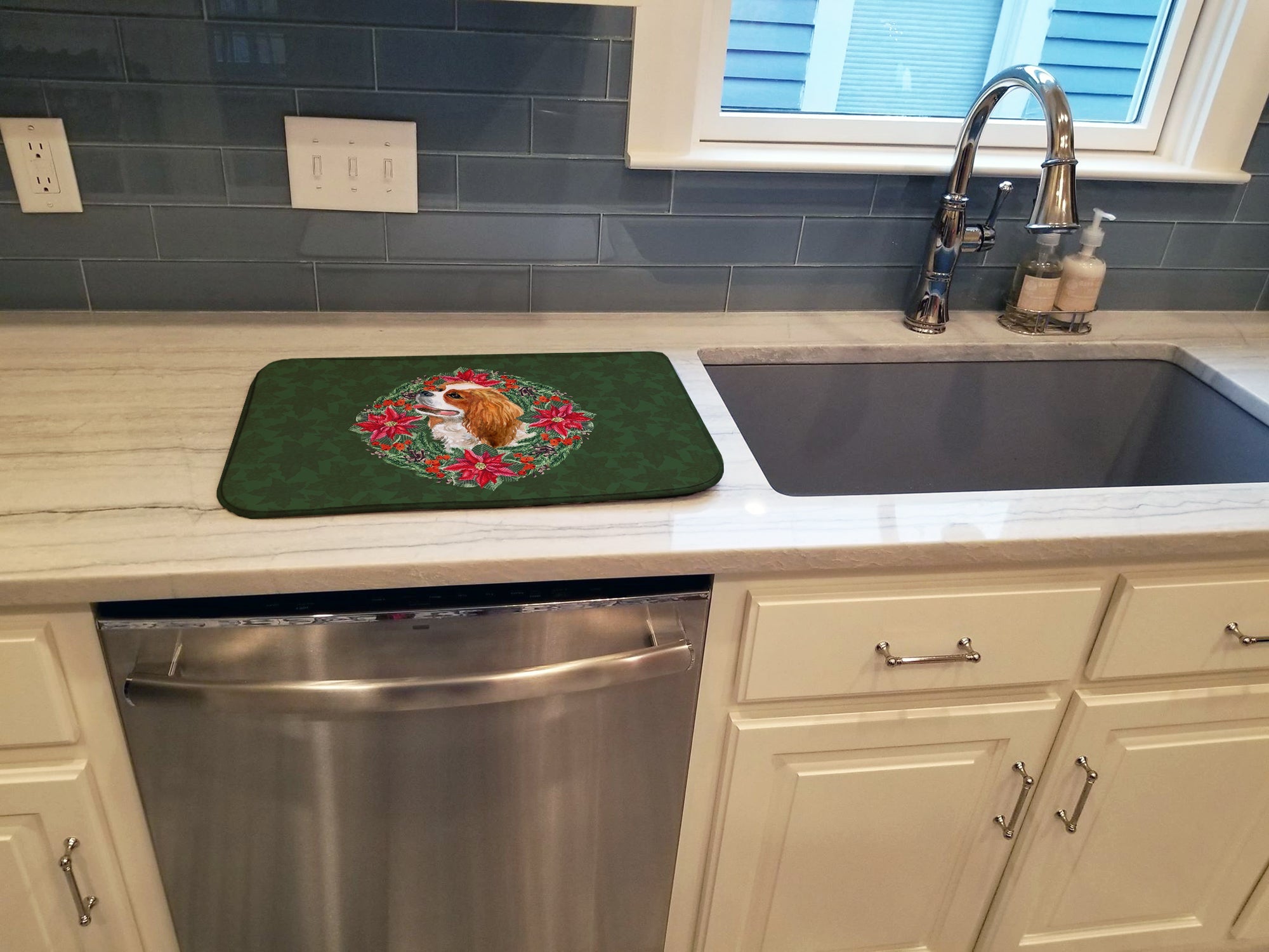 Cavalier Spaniel Poinsetta Wreath Dish Drying Mat Absorbent Dish Drying Mat Pad for Kitchen Counter Dish Drainer Mat for Countertop, 14 x 21", Multicolor