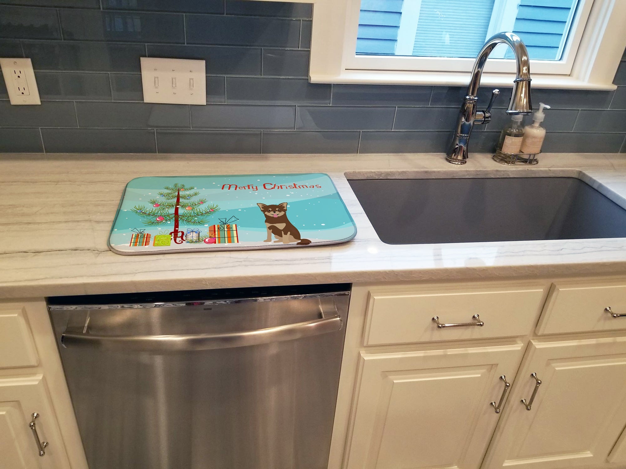 Chihuahua Christmas Tree Dish Drying Mat Absorbent Dish Drying Mat Pad for Kitchen Counter Dish Drainer Mat for Countertop, 14 x 21", Multicolor