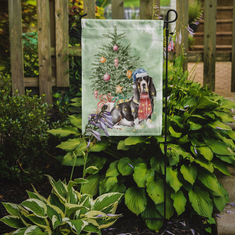 Basset Hound #2 Christmas Presents and Tree Garden Flag Mailbox Decorative Yard Banner Outside Patio Artwork for Flower Beds, Garden Size, Multicolor