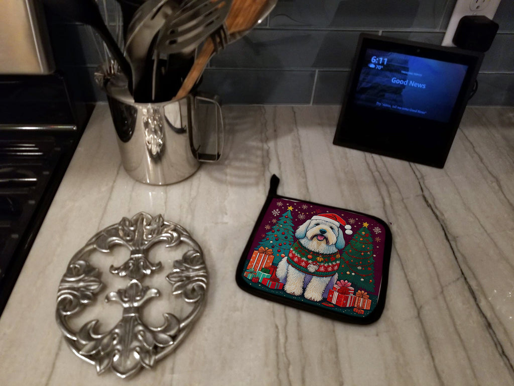 Old English Sheepdog Christmas Pot Holder Set of 2 Heat Resistant Quilted Hot Pads 7.5 x 7.5 Inch, Insulated Kitchen Trivets for Cooking & Baking