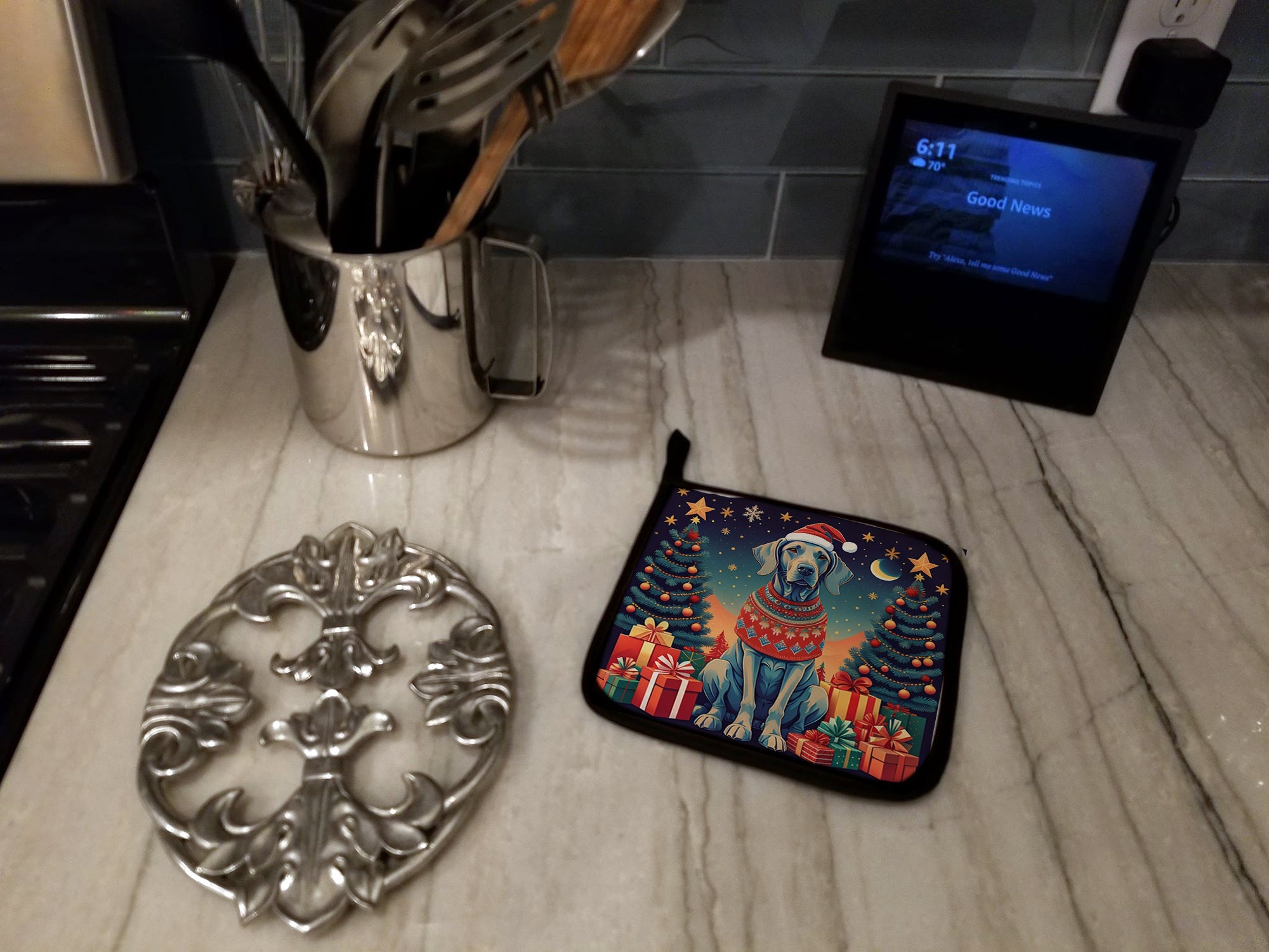 Weimaraner Christmas Pot Holder Set of 2 Heat Resistant Quilted Hot Pads 7.5 x 7.5 Inch, Insulated Kitchen Trivets for Cooking & Baking
