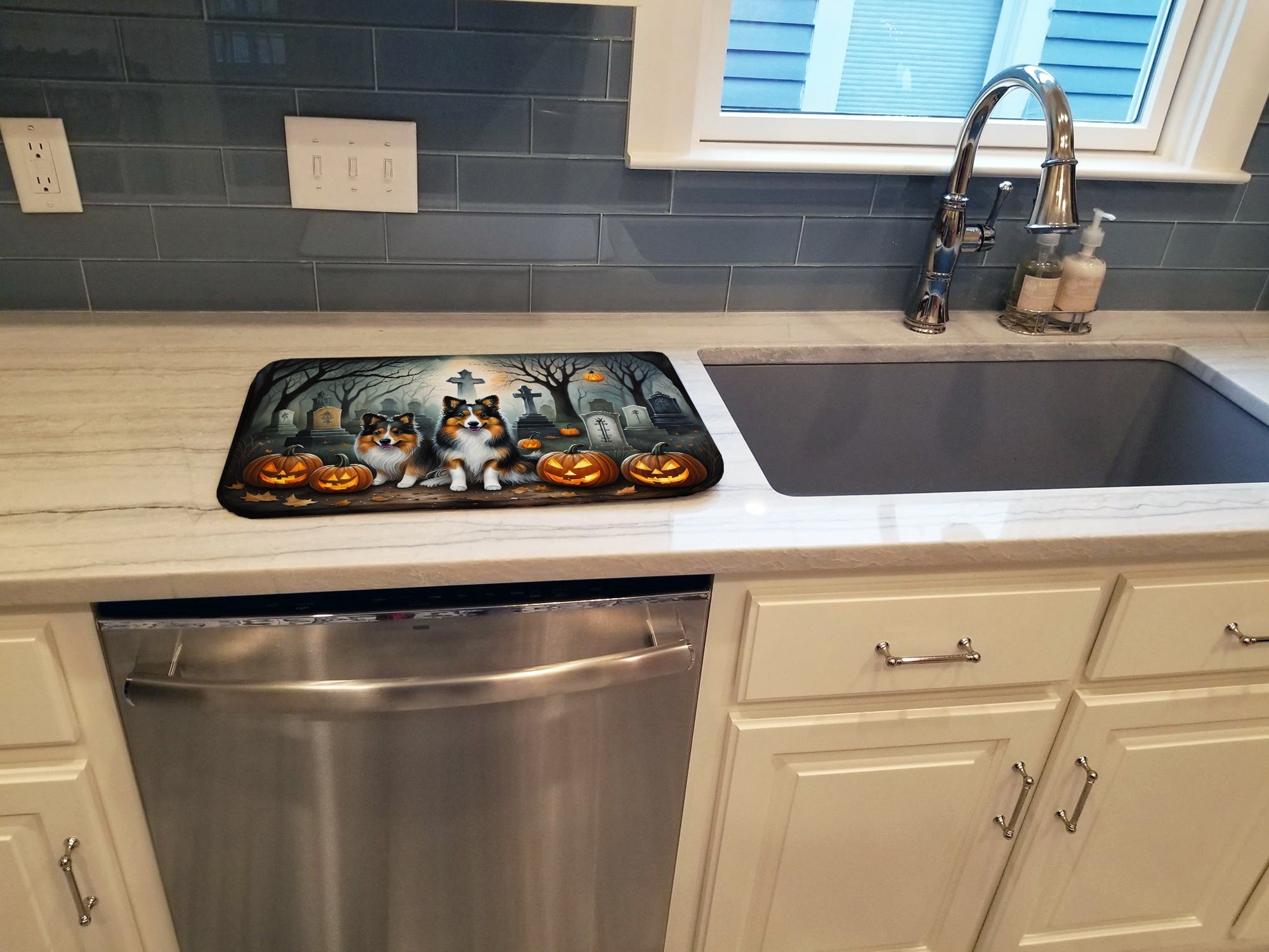 Sheltie Spooky Halloween Dish Drying Mat Absorbent Dish Drying Mat Pad for Kitchen Counter Dish Drainer Mat for Countertop, 14 x 21", Multicolor