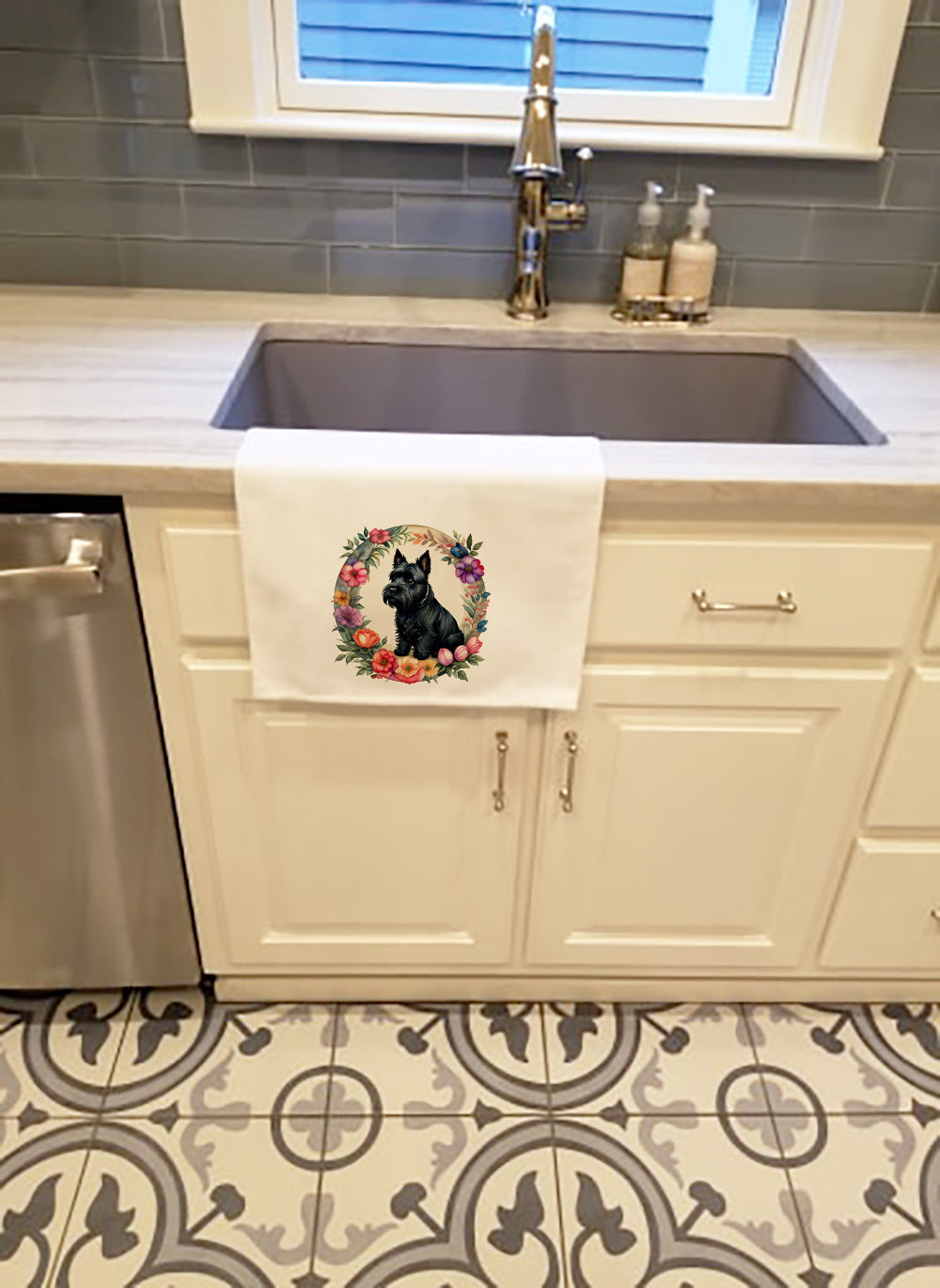 Scottish Terrier and Flowers Kitchen Towel Set of 2 White Dish Towels Decorative Bathroom Hand towel for Hand, Face, Hair, Yoga, Tea, Dishcloth, 19 X 28", White