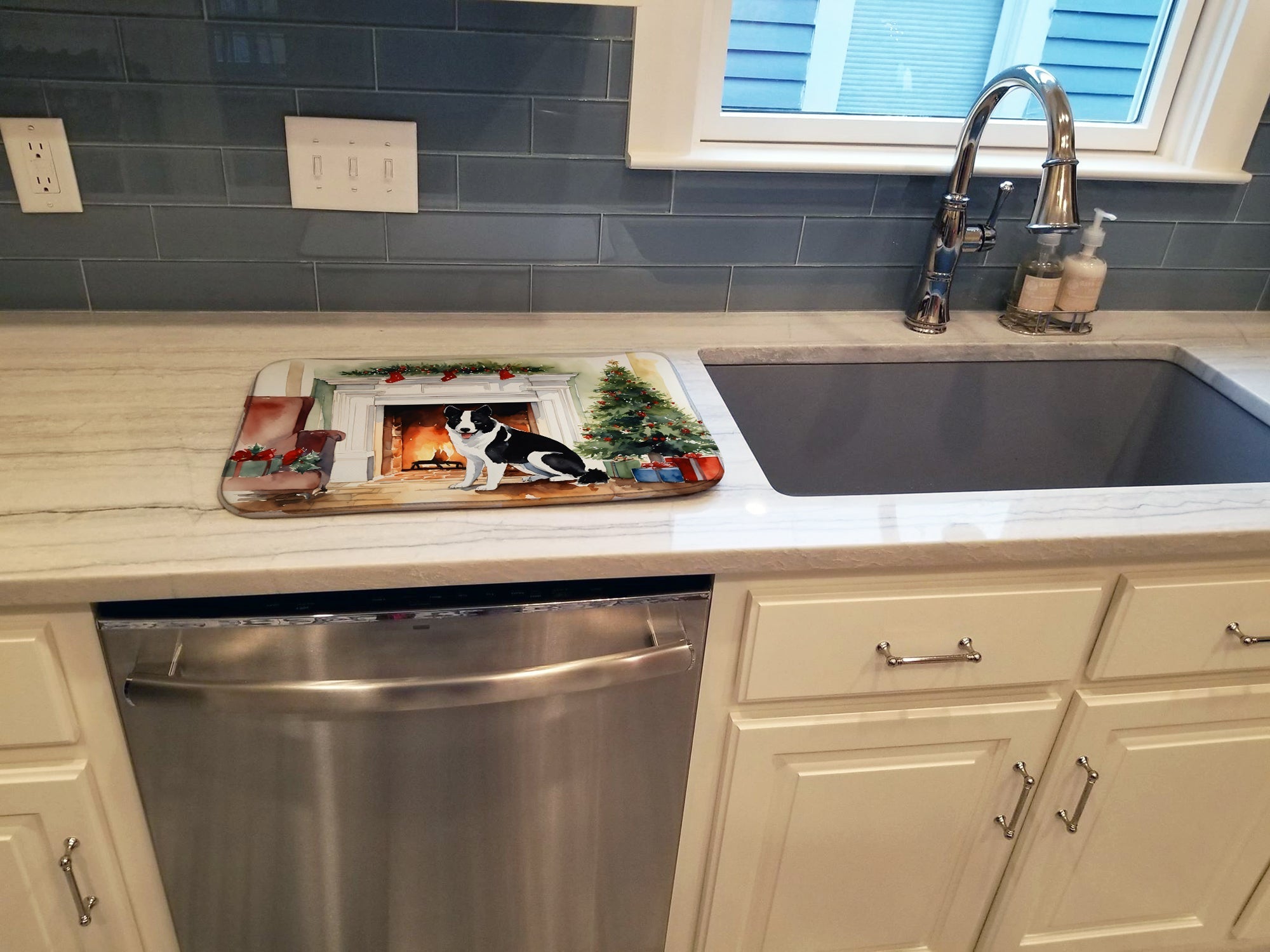 Karelian Bear Dog Cozy Christmas Dish Drying Mat Absorbent Dish Drying Mat Pad for Kitchen Counter Dish Drainer Mat for Countertop, 14 x 21", Multicolor