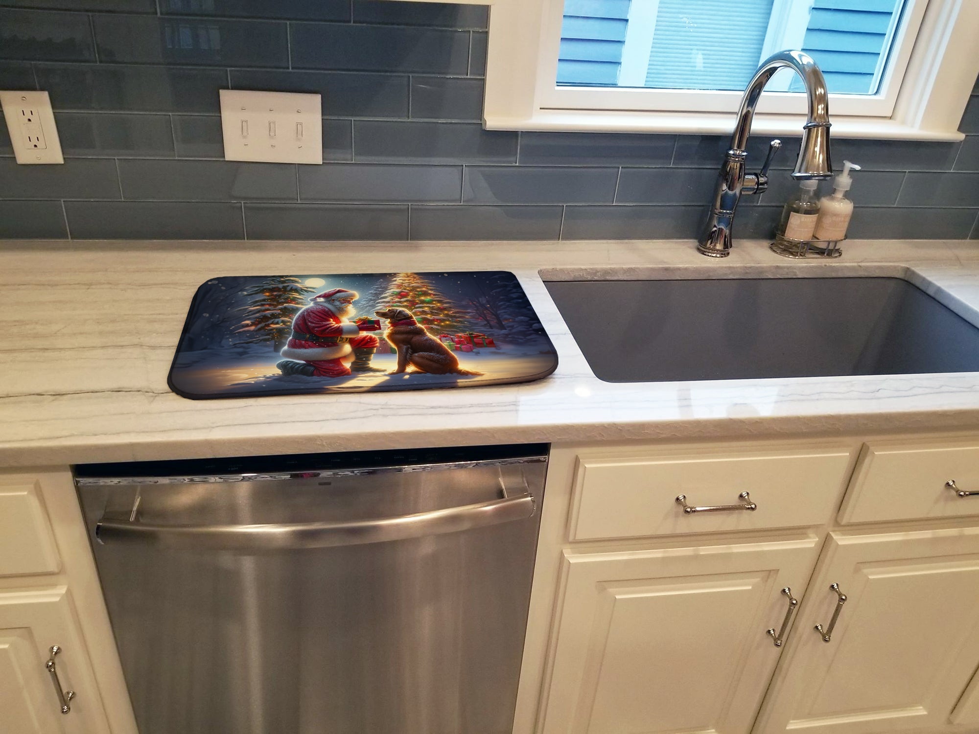 Chesapeake Bay Retriever and Santa Claus Dish Drying Mat Absorbent Dish Drying Mat Pad for Kitchen Counter Dish Drainer Mat for Countertop, 14 x 21", Multicolor