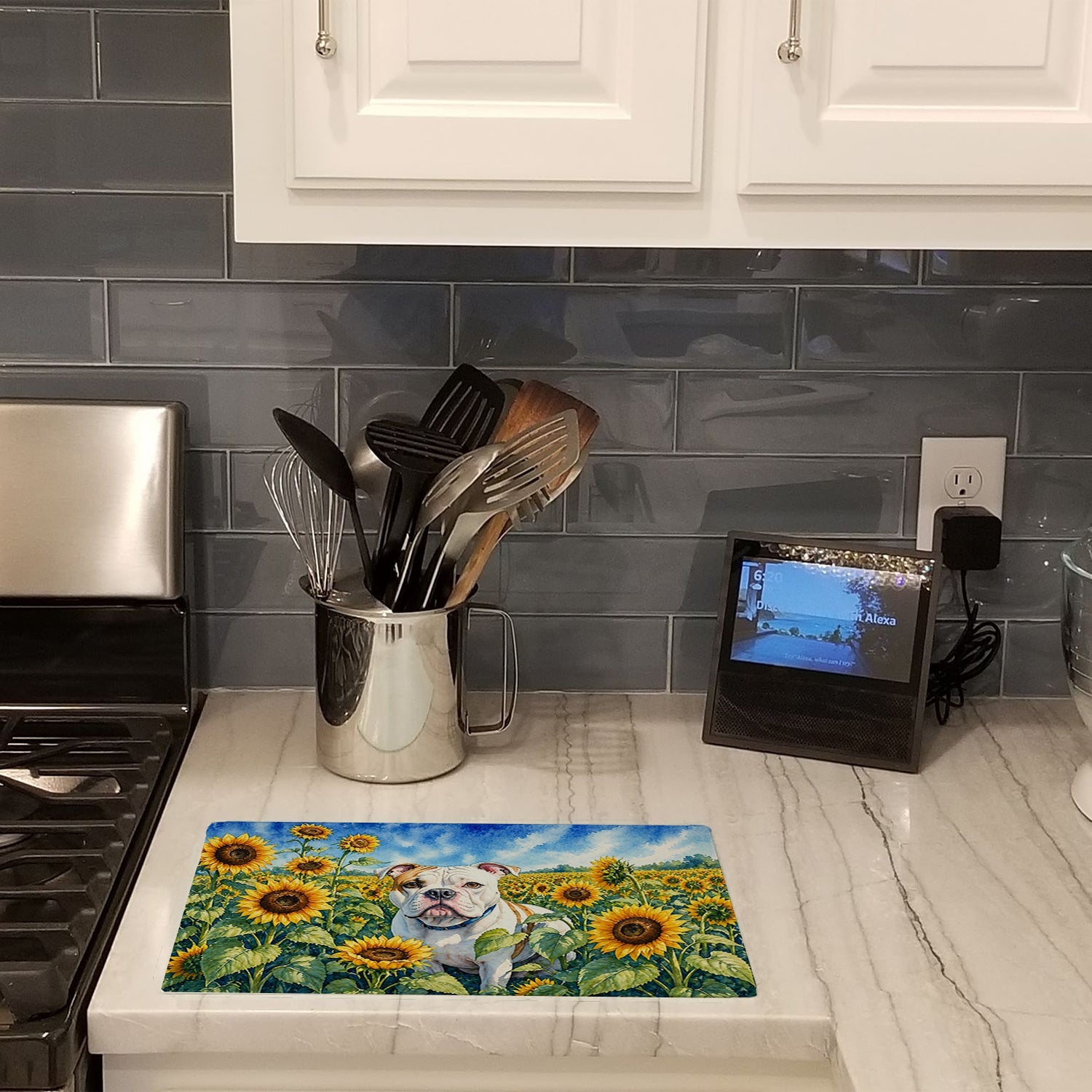American Bulldog in Sunflowers Cutting Board Tempered Glass Kitchen Cutting Surface, Heat Resistant Chopping Board with Non-Slip Feet, Decorative Food Prep & Serving