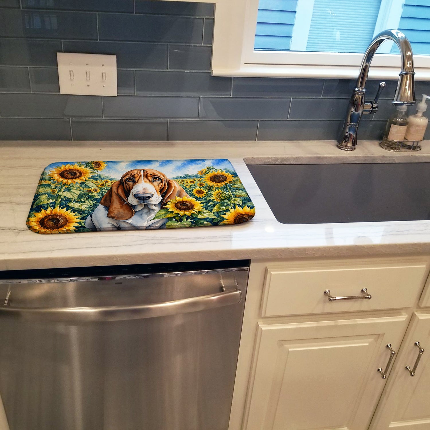 Basset Hound in Sunflowers Dish Drying Mat Absorbent Dish Drying Mat Pad for Kitchen Counter Dish Drainer Mat for Countertop, 14 x 21", Multicolor