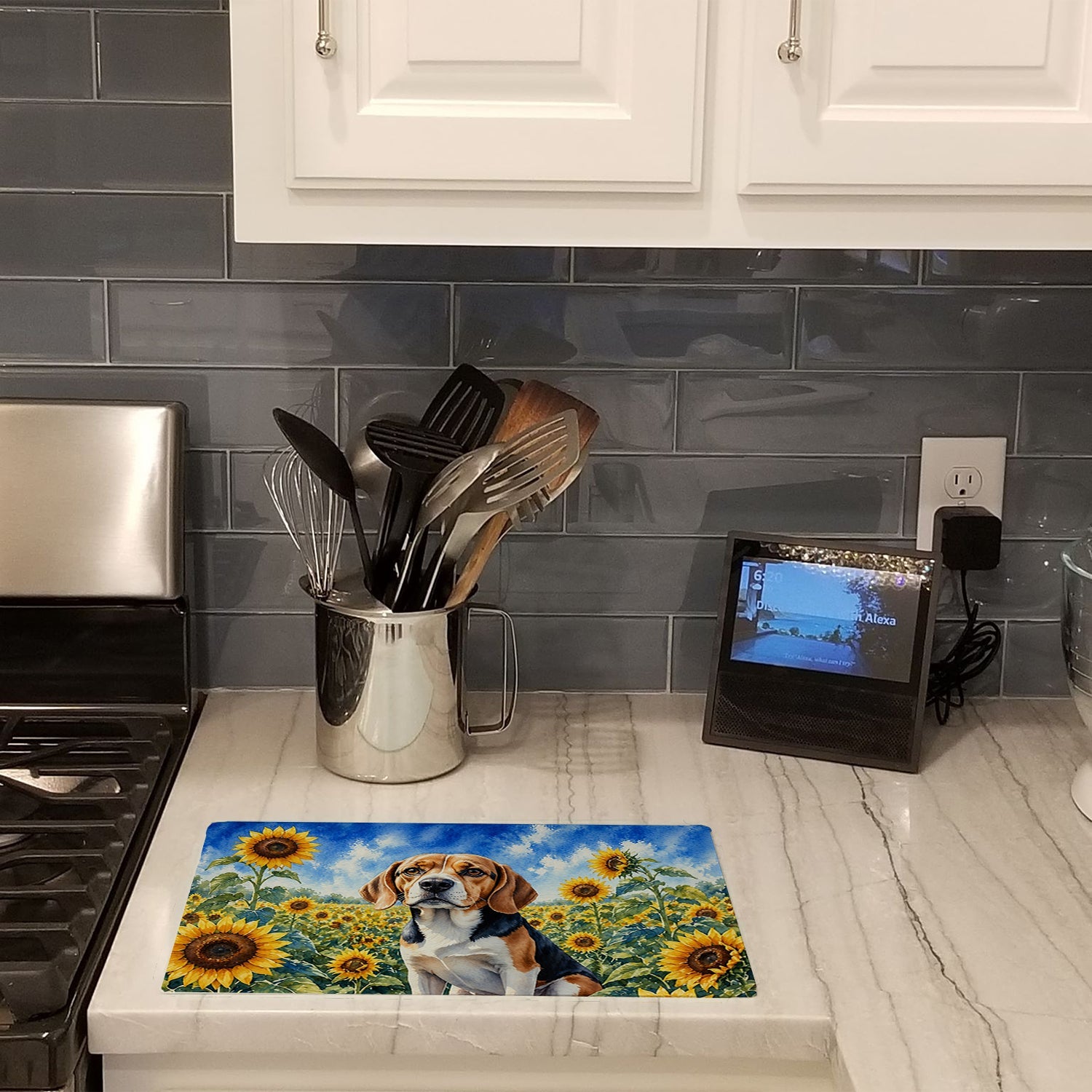 Beagle in Sunflowers Cutting Board Tempered Glass Kitchen Cutting Surface, Heat Resistant Chopping Board with Non-Slip Feet, Decorative Food Prep & Serving