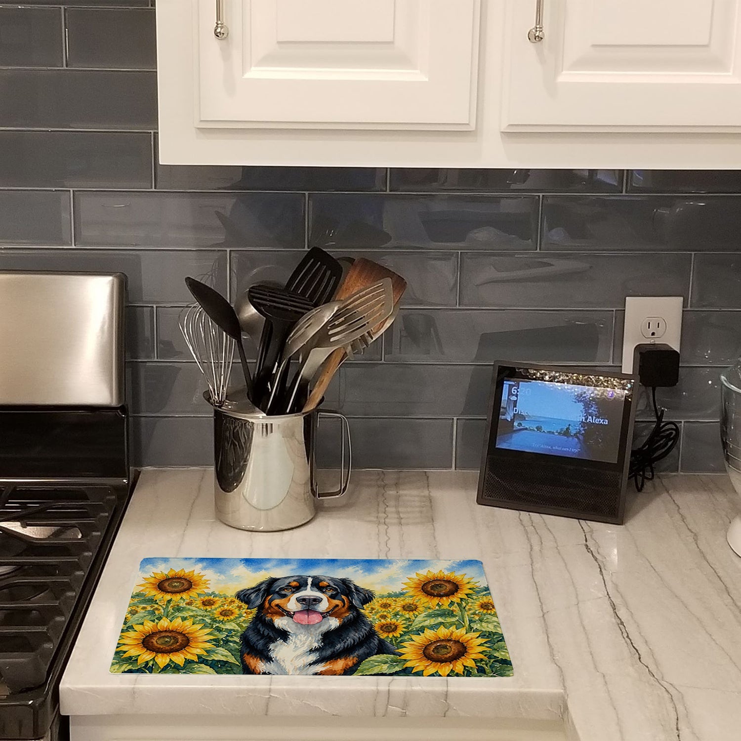 Bernese Mountain Dog in Sunflowers Cutting Board Tempered Glass Kitchen Cutting Surface, Heat Resistant Chopping Board with Non-Slip Feet, Decorative Food Prep & Serving