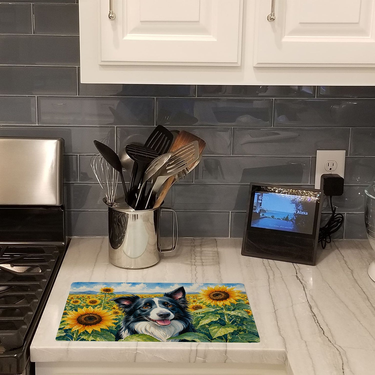 Border Collie in Sunflowers Cutting Board Tempered Glass Kitchen Cutting Surface, Heat Resistant Chopping Board with Non-Slip Feet, Decorative Food Prep & Serving