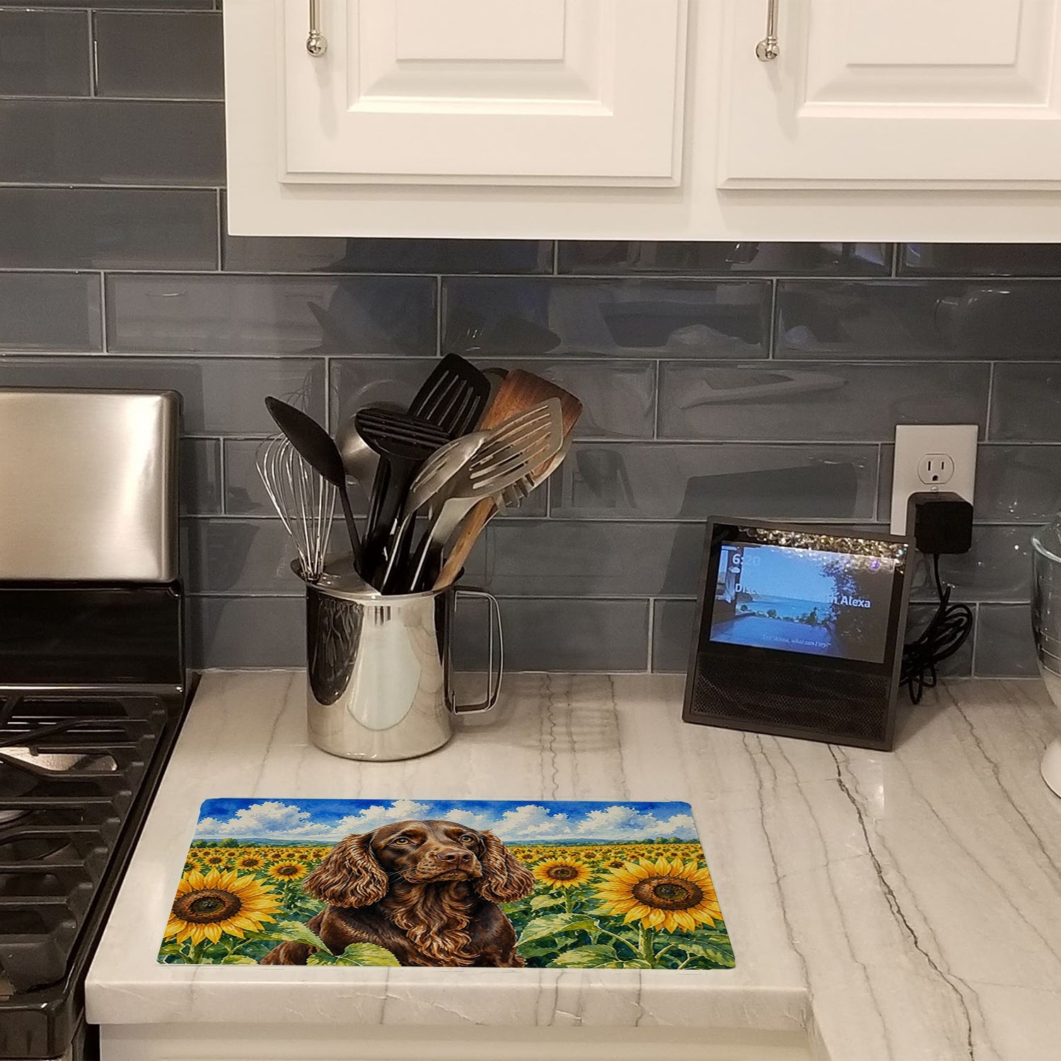 Boykin Spaniel in Sunflowers Cutting Board Tempered Glass Kitchen Cutting Surface, Heat Resistant Chopping Board with Non-Slip Feet, Decorative Food Prep & Serving