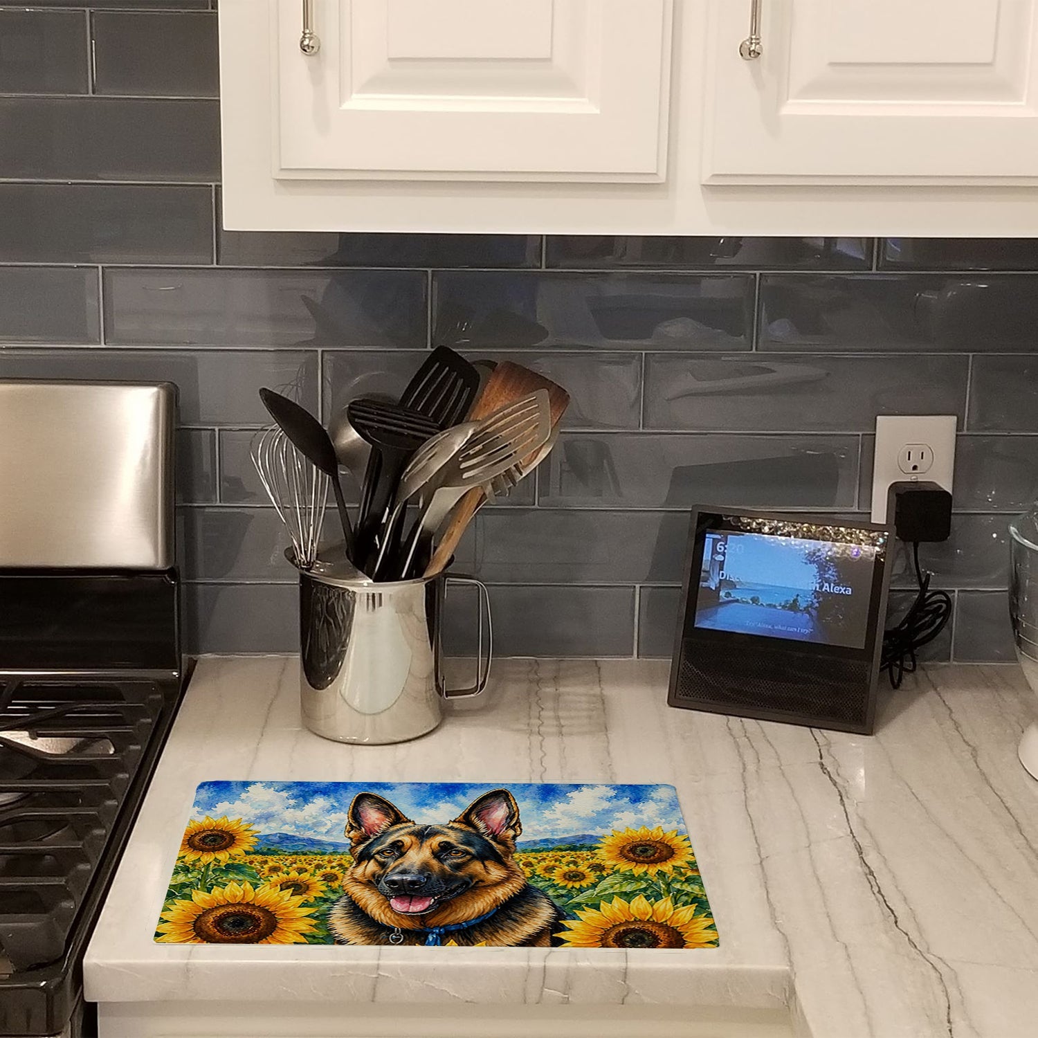 German Shepherd in Sunflowers Cutting Board Tempered Glass Kitchen Cutting Surface, Heat Resistant Chopping Board with Non-Slip Feet, Decorative Food Prep & Serving