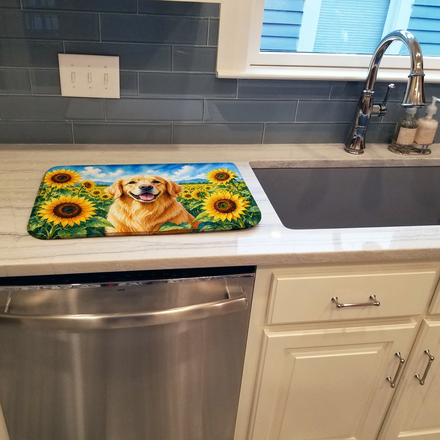 Golden Retriever in Sunflowers Dish Drying Mat Absorbent Dish Drying Mat Pad for Kitchen Counter Dish Drainer Mat for Countertop, 14 x 21", Multicolor