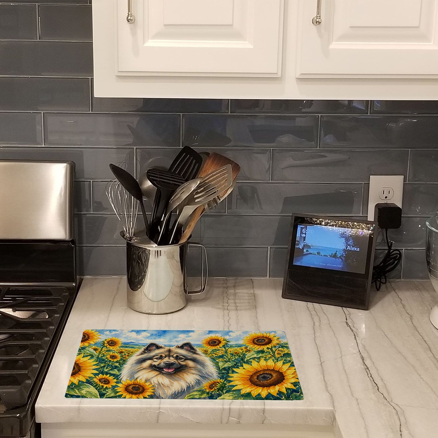 Keeshond in Sunflowers Cutting Board Tempered Glass Kitchen Cutting Surface, Heat Resistant Chopping Board with Non-Slip Feet, Decorative Food Prep & Serving