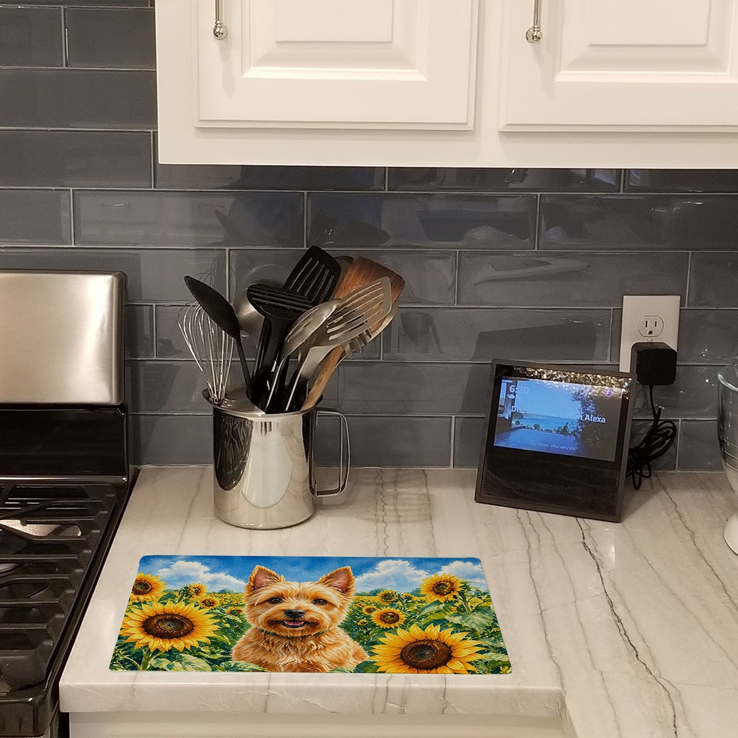 Norwich Terrier in Sunflowers Cutting Board Tempered Glass Kitchen Cutting Surface, Heat Resistant Chopping Board with Non-Slip Feet, Decorative Food Prep & Serving