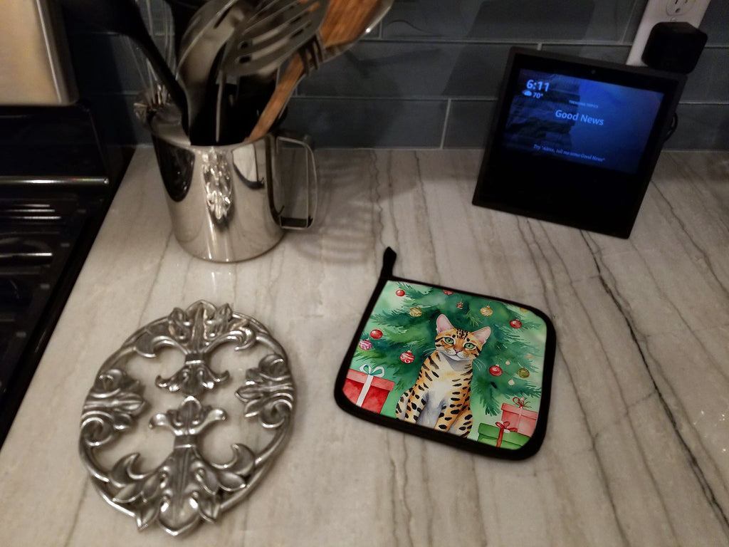 Bengal Cat By the Christmas Tree Pot Holder Set of 2 Heat Resistant Quilted Hot Pads 7.5 x 7.5 Inch, Insulated Kitchen Trivets for Cooking & Baking