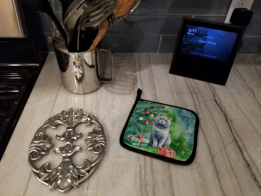 British Shorthair Cat By the Christmas Tree Pot Holder Set of 2 Heat Resistant Quilted Hot Pads 7.5 x 7.5 Inch, Insulated Kitchen Trivets for Cooking & Baking
