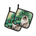 Colorpoint Longhair Cat By the Christmas Tree Pot Holder Set of 2 Heat Resistant Quilted Hot Pads 7.5 x 7.5 Inch, Insulated Kitchen Trivets for Cooking & Baking