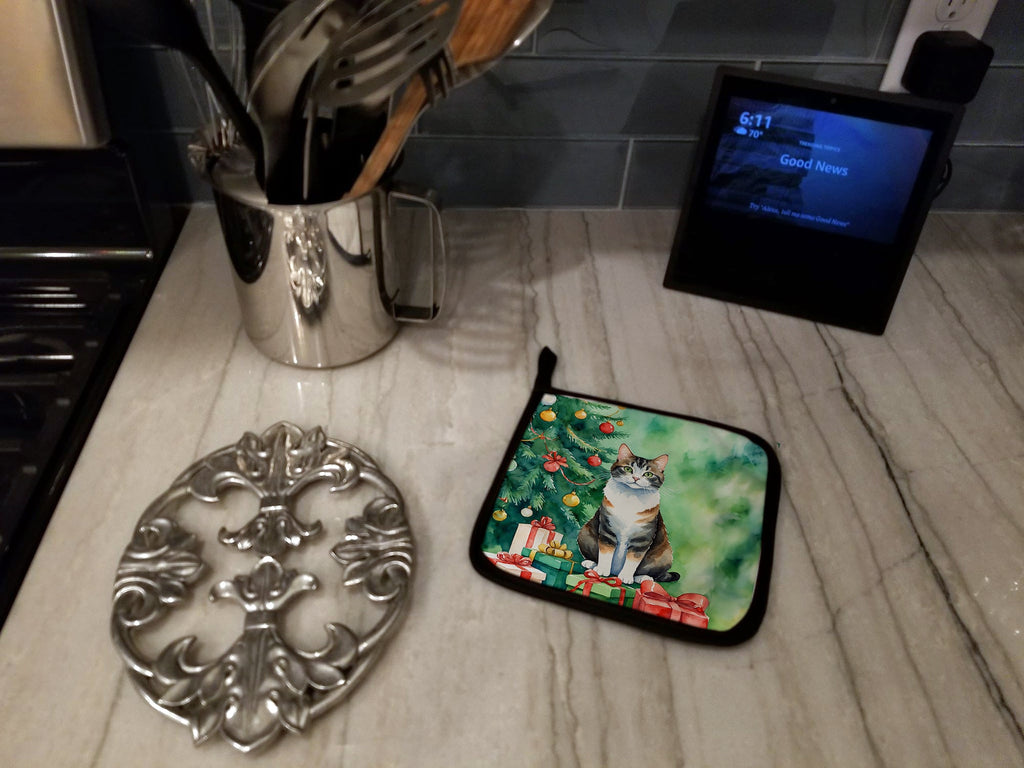 Manx Cat By the Christmas Tree Pot Holder Set of 2 Heat Resistant Quilted Hot Pads 7.5 x 7.5 Inch, Insulated Kitchen Trivets for Cooking & Baking