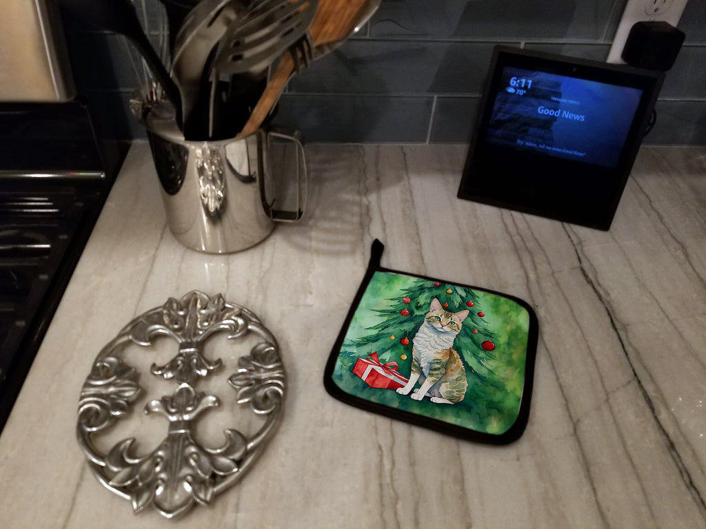 Oregon Rex Cat By the Christmas Tree Pot Holder Set of 2 Heat Resistant Quilted Hot Pads 7.5 x 7.5 Inch, Insulated Kitchen Trivets for Cooking & Baking