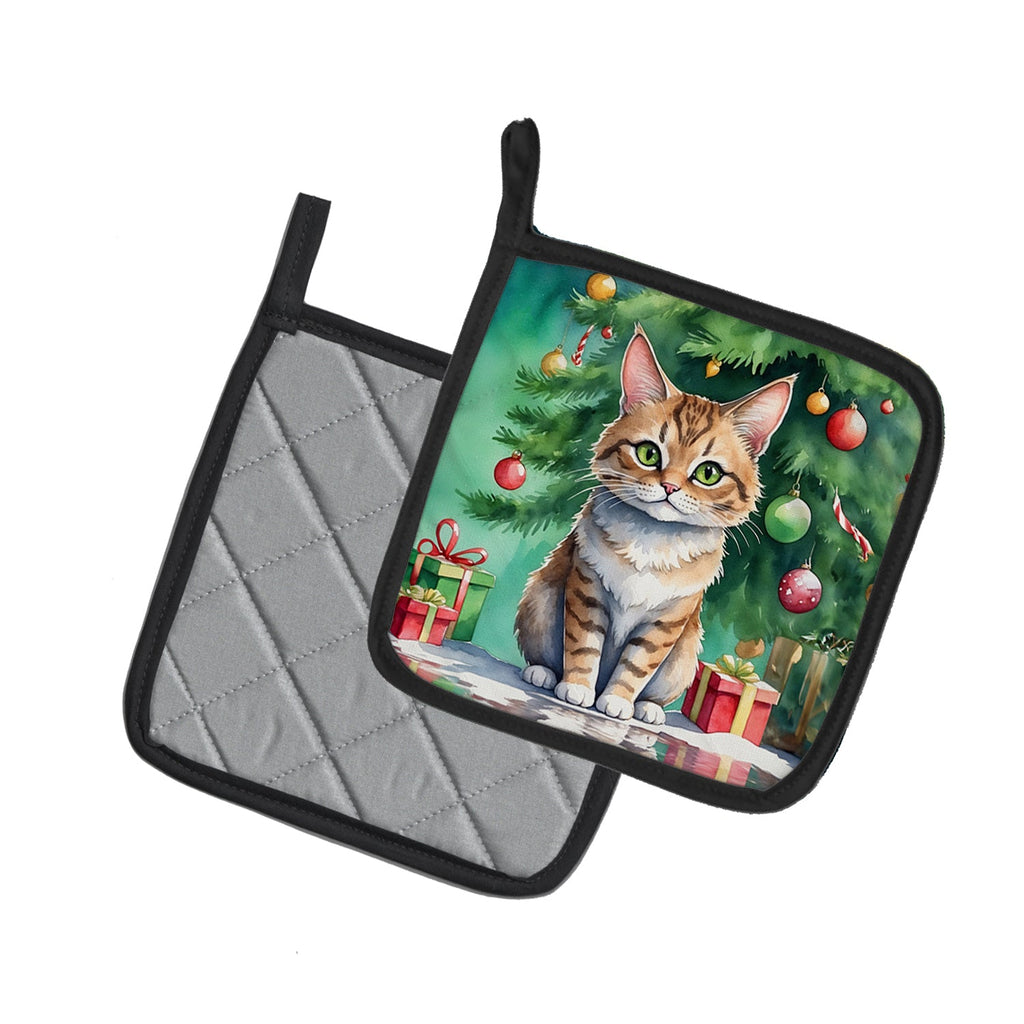 Pixie Bob Cat By the Christmas Tree Pot Holder Set of 2 Heat Resistant Quilted Hot Pads 7.5 x 7.5 Inch, Insulated Kitchen Trivets for Cooking & Baking