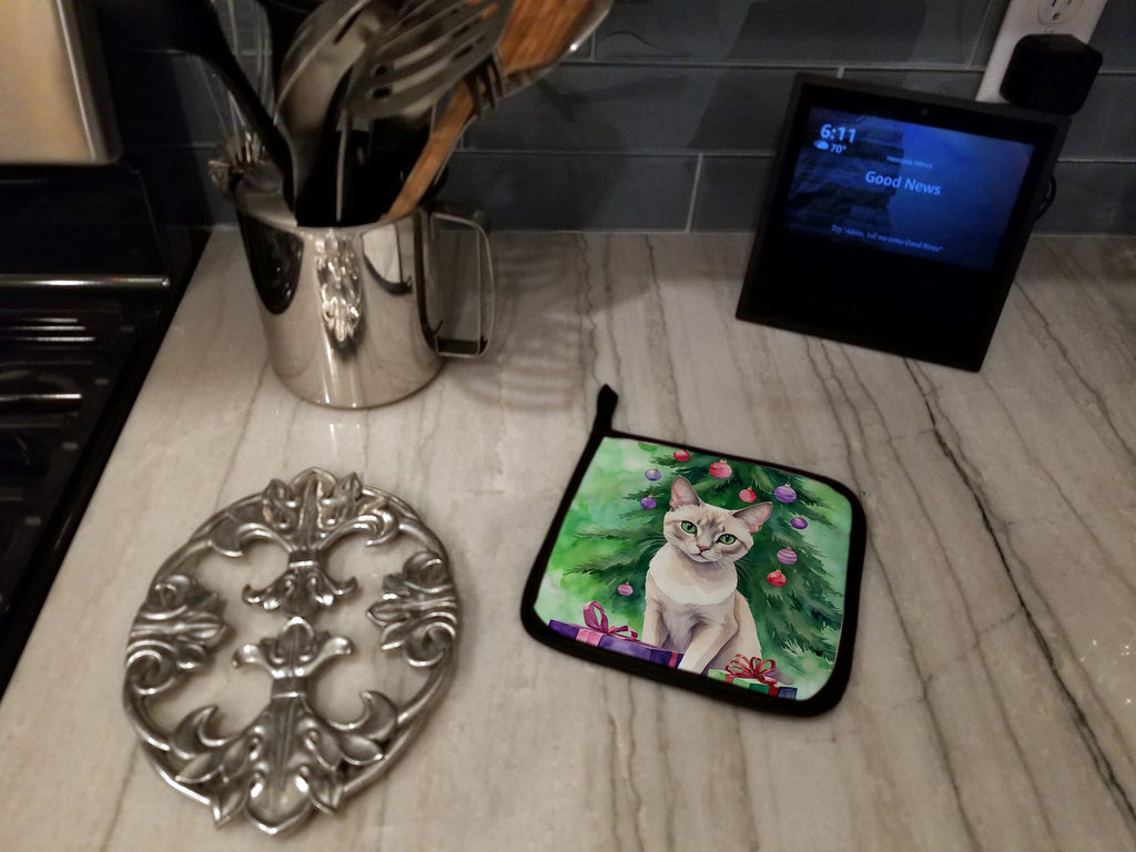 Thai Lilac Cat By the Christmas Tree Pot Holder Set of 2 Heat Resistant Quilted Hot Pads 7.5 x 7.5 Inch, Insulated Kitchen Trivets for Cooking & Baking