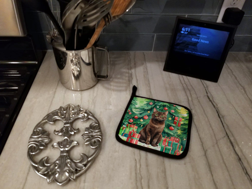 York Chocolate Cat By the Christmas Tree Pot Holder Set of 2 Heat Resistant Quilted Hot Pads 7.5 x 7.5 Inch, Insulated Kitchen Trivets for Cooking & Baking